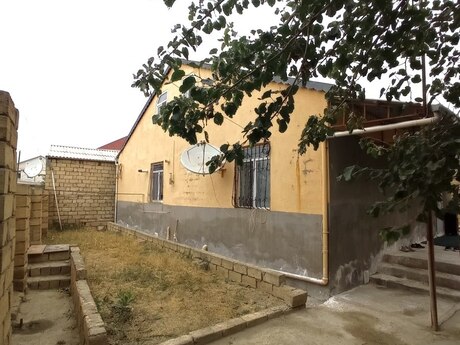 6 otaqlı həyət evi/bağ evi - Saray q. - 180 m²