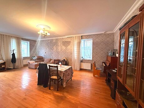 5 otaqlı həyət evi/bağ evi - Qara Qarayev m. - 130 m²