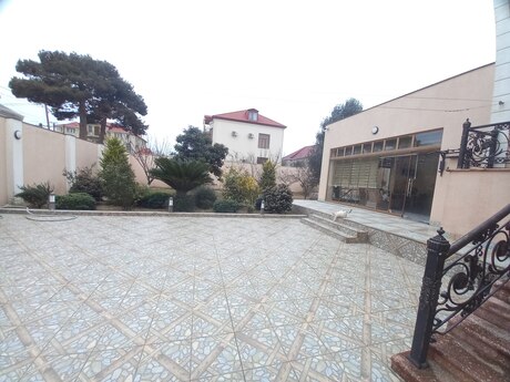 8 otaqlı həyət evi/bağ evi - Əhmədli q. - 700 m²