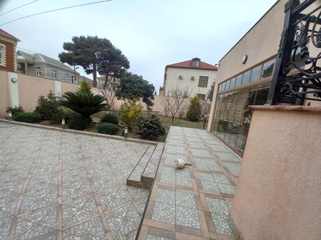 8 otaqlı həyət evi/bağ evi - Əhmədli q. - 700 m²