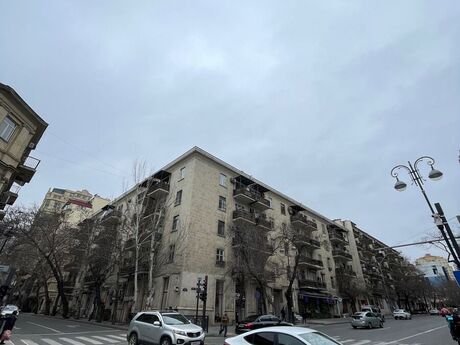 Elan №5864346 - Bakı, 28 May m., 4 otaqlı, 130 m², 4/5 mərtəbə