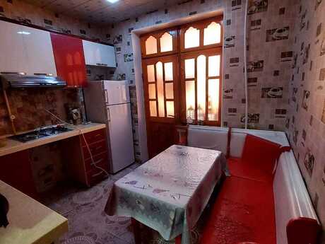 3 otaqlı köhnə tikili - Bakıxanov q. - 75 m²