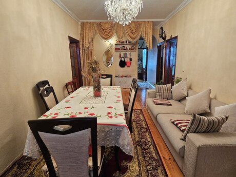 4 otaqlı köhnə tikili - 7-ci mikrorayon q. - 110 m²