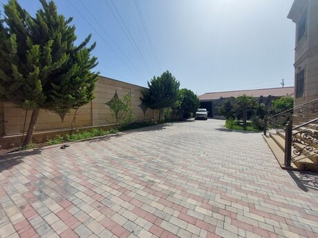 6 otaqlı həyət evi/bağ evi - Savalan q. - 300 m²