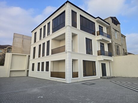 8 otaqlı həyət evi/bağ evi - Badamdar q. - 320 m²