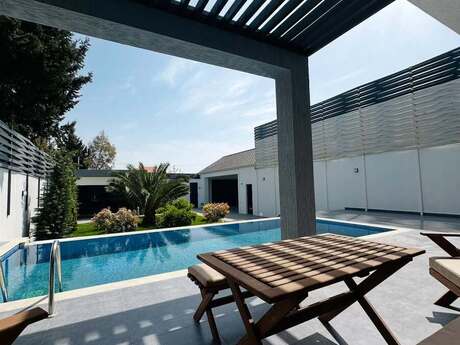 4 otaqlı həyət evi/bağ evi - Bilgəh q. - 300 m²