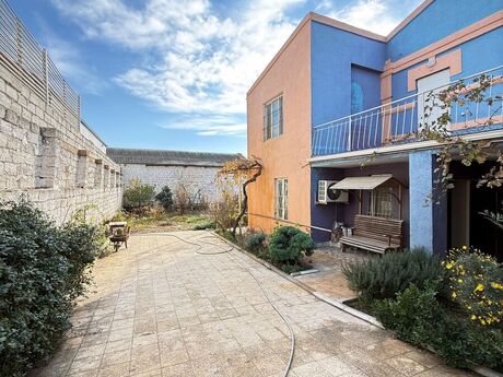 5 otaqlı həyət evi/bağ evi - Buzovna q. - 250 m²