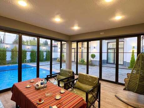 4 otaqlı həyət evi/bağ evi - Novxanı q. - 280 m²