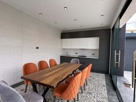 4 otaqlı həyət evi/bağ evi - Novxanı q. - 180 m²
