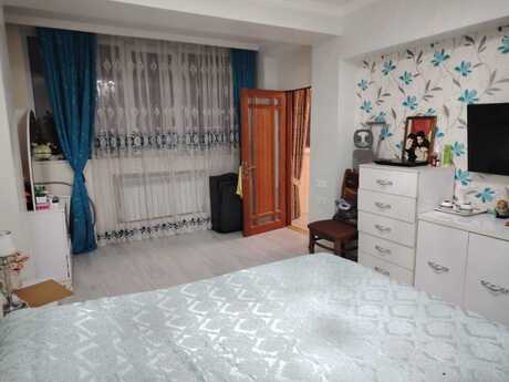 4 otaqlı köhnə tikili - İnşaatçılar m. - 120 m²