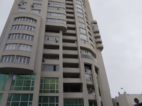 4 otaqlı yeni tikili - 8 Noyabr m. - 207 m²
