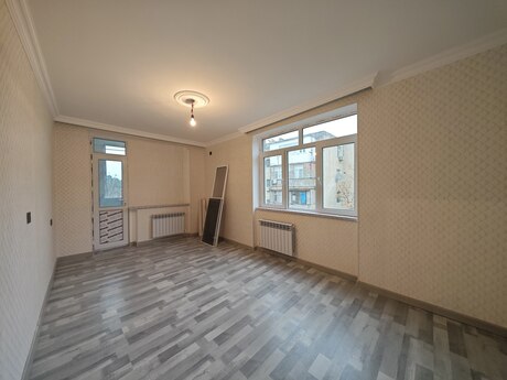 2 otaqlı köhnə tikili - Bakıxanov q. - 40 m²