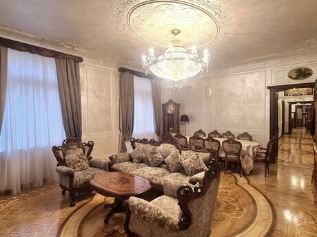 5 otaqlı mənzil, 200 m², 28 May: 1 100 000 ₼ 2