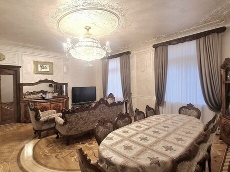 5 otaqlı mənzil, 200 m², 28 May: 1 100 000 ₼ 5