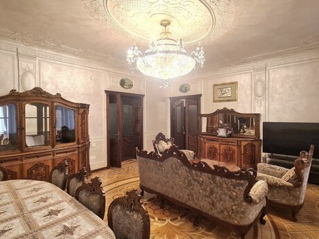 5 otaqlı mənzil, 200 m², 28 May: 1 100 000 ₼ 3