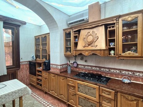 5 otaqlı mənzil, 200 m², 28 May: 1 100 000 ₼ 4