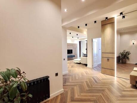 2-комн. новостройка - м. 8 ноября - 100 м²