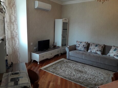 1 otaqlı köhnə tikili - Elmlər Akademiyası m. - 40 m²