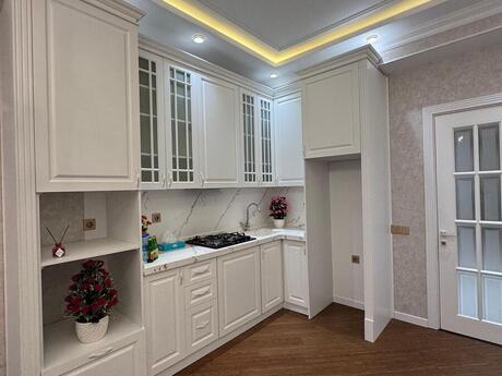 3-комн. новостройка - м. 8 ноября - 105 м²