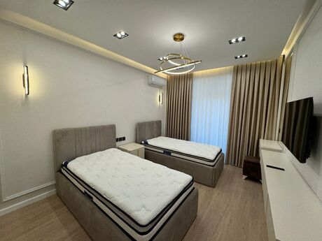 3 otaqlı yeni tikili - 8 Noyabr m. - 148 m²