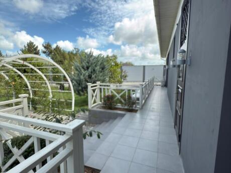 5 otaqlı həyət evi/bağ evi - Novxanı q. - 220 m²