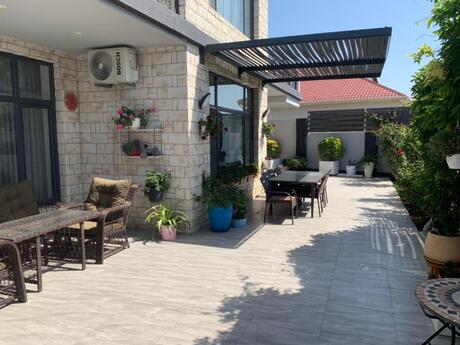 6 otaqlı həyət evi/bağ evi - Badamdar q. - 300 m²