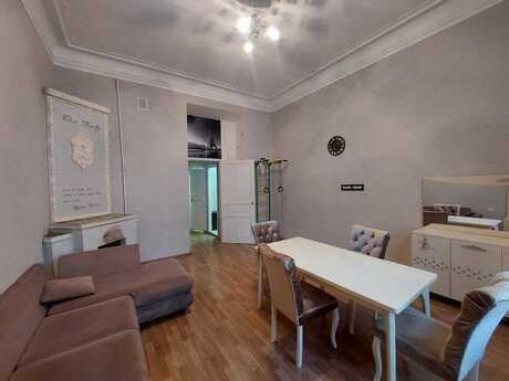 2 otaqlı köhnə tikili - 28 May m. - 70 m²