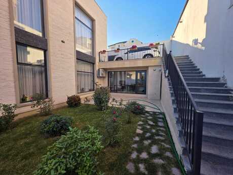 8 otaqlı həyət evi/bağ evi - Badamdar q. - 410 m²