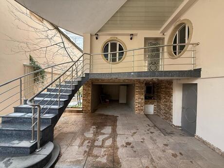 Elan №5869443 - Bakı, Gənclik m., 5 otaqlı, 250 m²