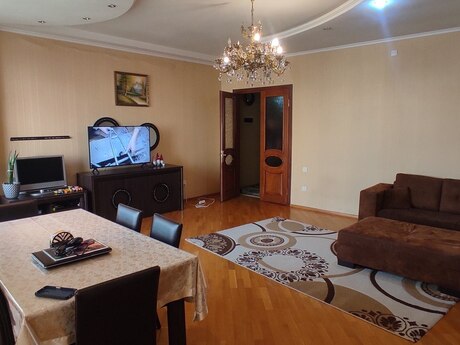 Elan №5869926 - Bakı, Nəsimi r., 3 otaqlı, 130 m², 8/17 mərtəbə