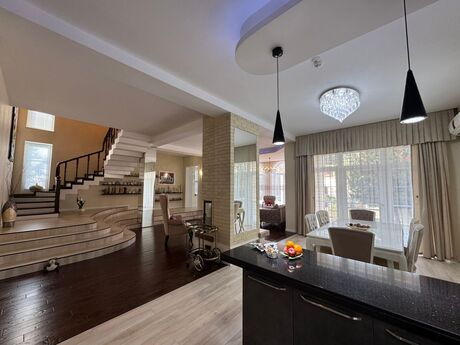 5 otaqlı həyət evi/bağ evi - Badamdar q. - 300 m²