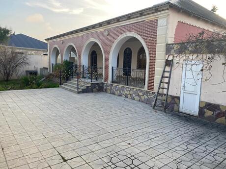 Satılır 4 otaqlı həyət evi/bağ evi 130 m², Mərdəkan q.