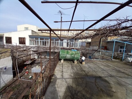5 otaqlı həyət evi/bağ evi - Binəqədi q. - 150 m²