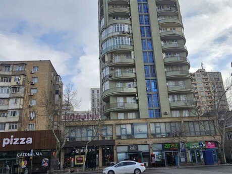 Объявление №5870931 - Баку, м. Иншаатчылар, 3-комн., 142 м², 12/17 этаж
