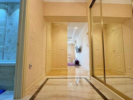 2-комнатная квартира, 100 м², 28 May: 420 000 ₼ 4