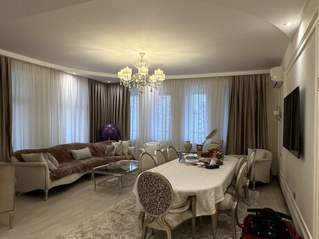 Satılır 3 otaqlı yeni tikili 157 m², 5-ci mikrorayon q.