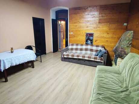 Elan №5871998 - Bakı, 28 May m., 3 otaqlı, 70 m², 1/2 mərtəbə