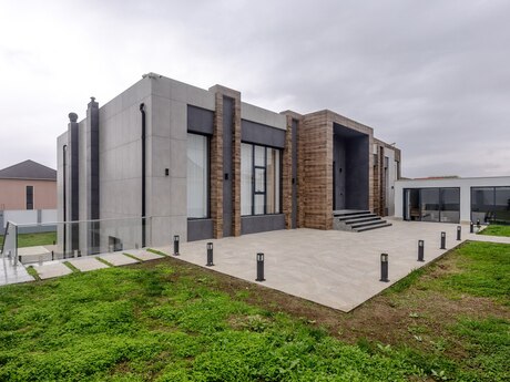 7 otaqlı həyət evi/bağ evi - Mərdəkan q. - 460 m²