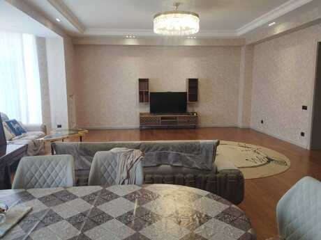 4 otaqlı yeni tikili - Şah İsmayıl Xətai m. - 210 m²