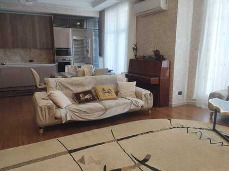 4 otaqlı yeni tikili - Şah İsmayıl Xətai m. - 210 m²