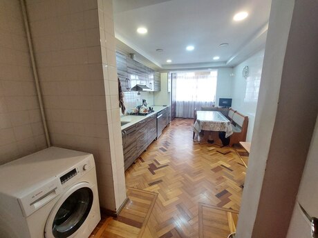 5 otaqlı köhnə tikili - Azadlıq Prospekti m. - 133 m²