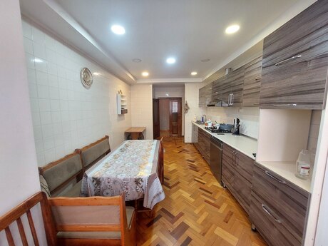 5 otaqlı köhnə tikili - Azadlıq Prospekti m. - 133 m²