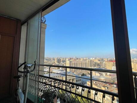 4-комн. новостройка - м. Ичеришехер - 240 м²