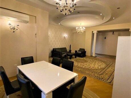 Obyekt - Nizami m. - 210 m²