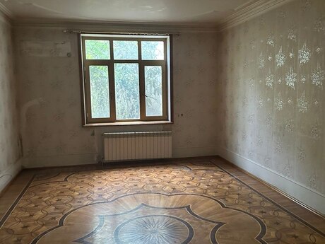 5 otaqlı həyət evi/bağ evi - Memar Əcəmi m. - 200 m²
