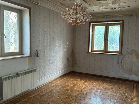 5 otaqlı həyət evi/bağ evi - Memar Əcəmi m. - 200 m²