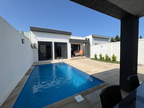 4 otaqlı həyət evi/bağ evi - Şüvəlan q. - 100 m²