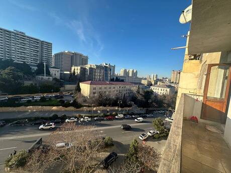4 otaqlı köhnə tikili - Elmlər Akademiyası m. - 105 m²