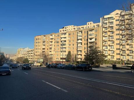 4 otaqlı köhnə tikili - Elmlər Akademiyası m. - 105 m²