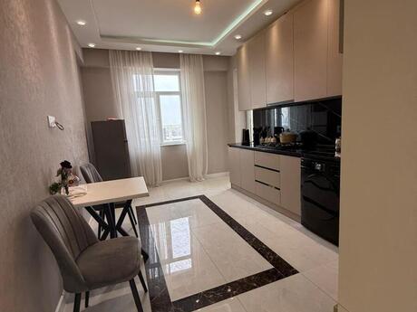 4 otaqlı yeni tikili - Ağ şəhər q. - 147 m²